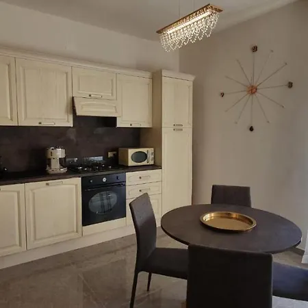 Apartment Gold