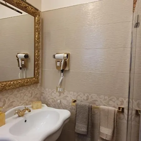 Gold Apartment