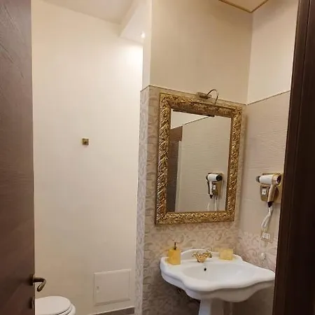 Apartment Gold