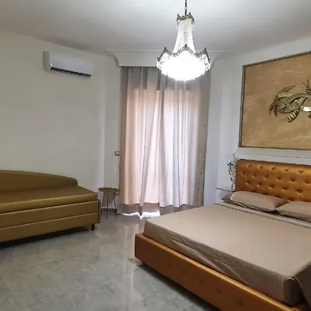 Gold Apartment *