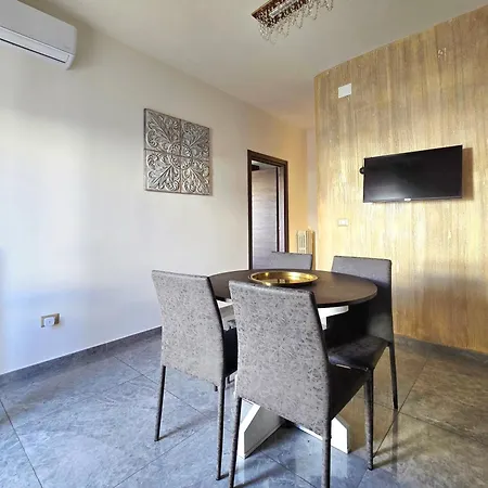 Gold Apartment