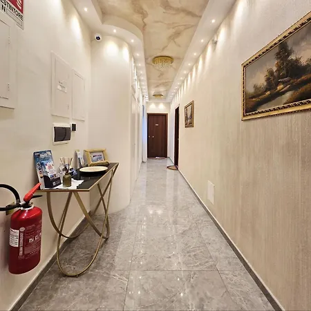Gold Apartment